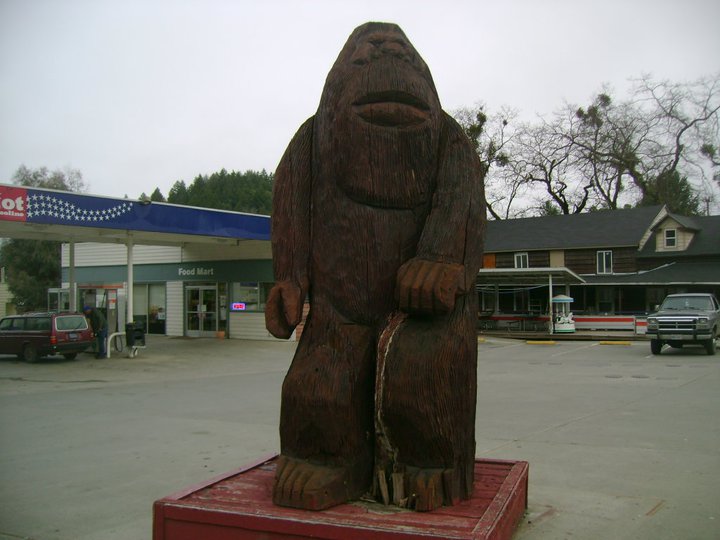 Bigfoot statue in Willow Creek, CA